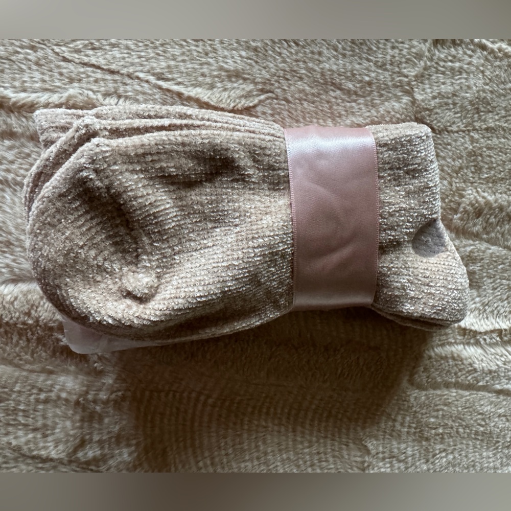 VENUS Two Pair Soft Velour Sock Set - Picture 2 of 4